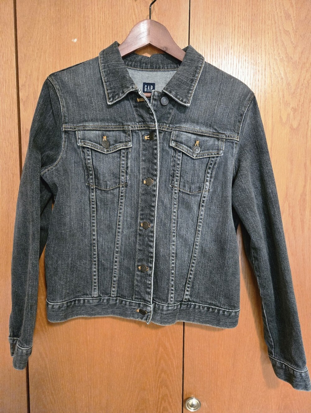 GAP Women's Washed Blue-Black Denim Jean Jacket